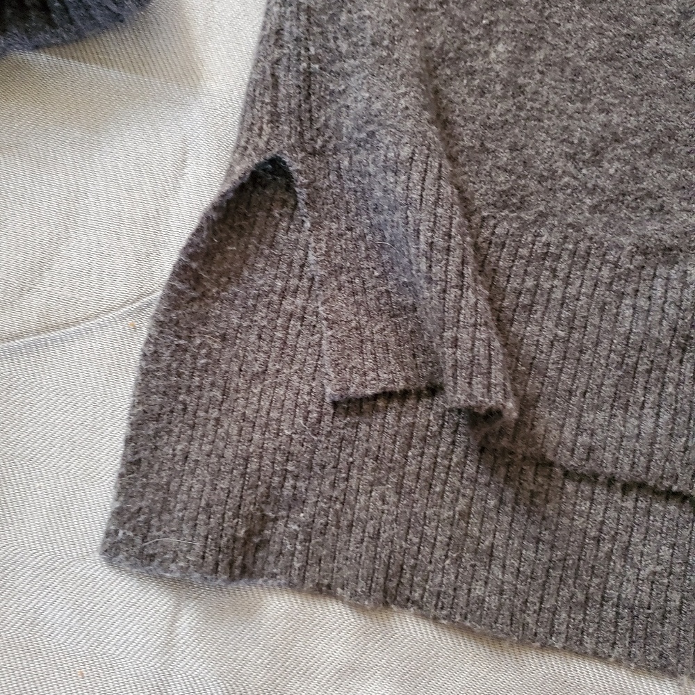 J. Crew V Neck Sweater In Yarn Size Small - Picture 4 of 6